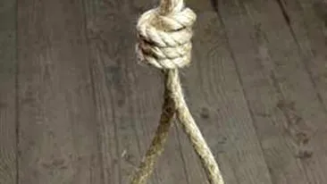 Scene de groaza langa lacul Baneasa! S-a spanzurat pentru ca nu mai avea niciun ban