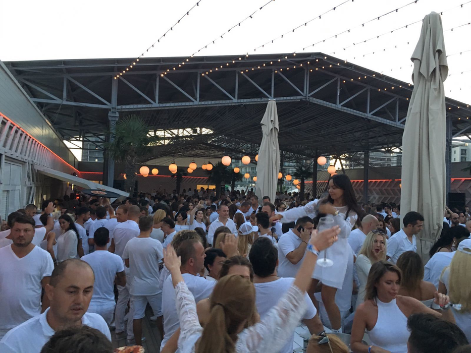 Petrcere spectaculoasă la Loft Mamaia! Atmosfera este incendiară. Imagini LIVE