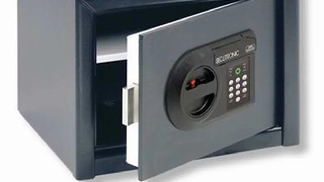 Doua seifuri, furate in urma cu doi ani, gasite intr-un lac de acumulare din Arges!