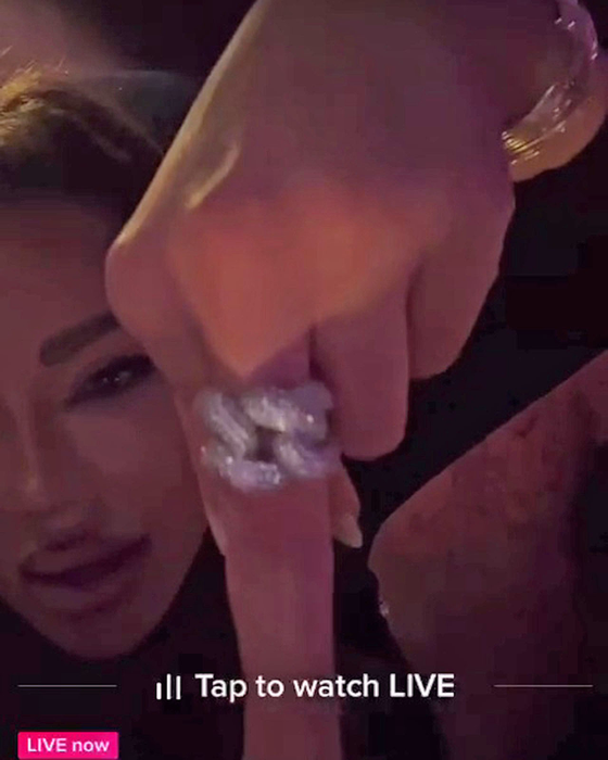 Bianca Drăgușanu le-a arătat diamantele urmăritorilor ei