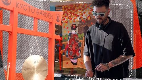 Toată protipendada bucureșteană, duminică, la Casa di David! Japoniaaaa, la Casa di David! Celebrul DJ Dave Andres a pus muzica! IMAGINI TARI!