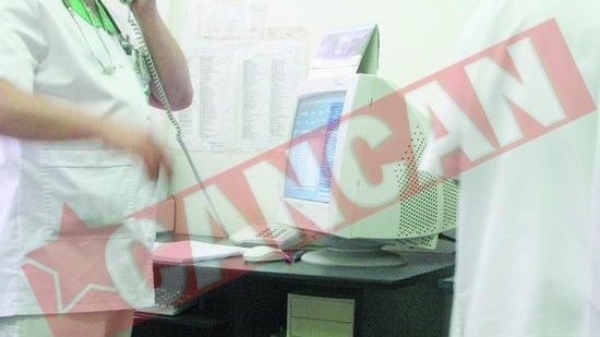 Lasat sa moara in spital