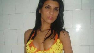 Pozele pe care Andreea Tonciu le-ar vrea şterse. Cum poza complet goală în urmă cu câţiva ani!
