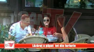 Lazarut a papat tot din farfurie