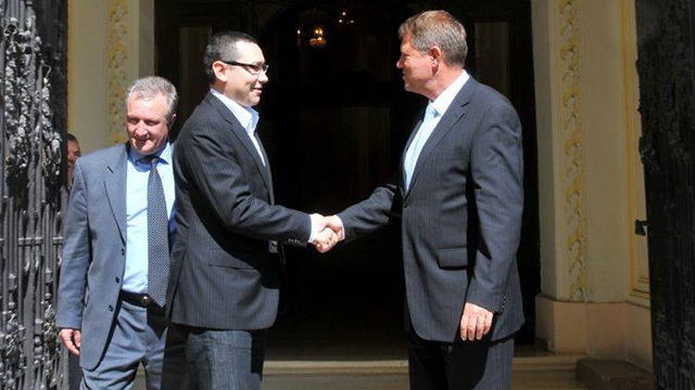Se vor confrunta amandoi in cel de-al doilea tur! Ce i-a propus Victor Ponta lui Klaus Iohannis, inainte de batalia finala