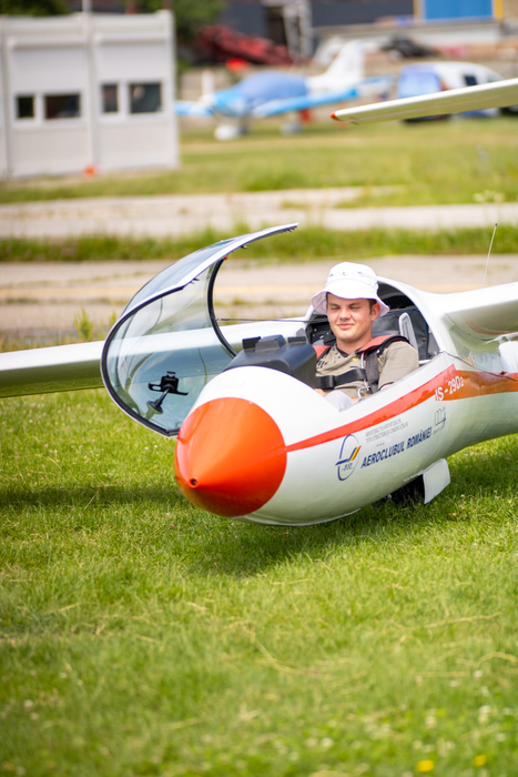 El este Emanuel But, tânărul de 24 de ani care a murit după ce s-a prăbușit cu planorul. A fost şef de promoţie în facultate şi visa să devină pilot pe avioane cu motor