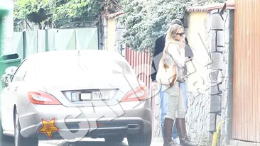 Camelia Potec s-a plimbat prin tot orasul cu Mercedesul personalizat in cautarea unei gradinite! Vezi ce abtibild si-a lipit pe masina!