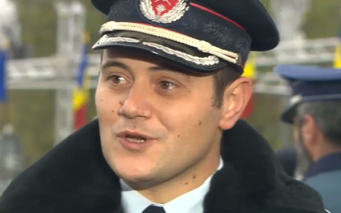 Copilul salvat din puţ după 11 ore, prezent la parada de Ziua Naţională! Reuniune emoţionantă cu salvatorii săi
