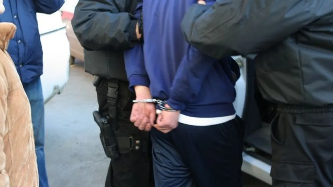 Un tânăr din Satu Mare care vindea droguri în apropierea cluburilor din oraș a fost arestat