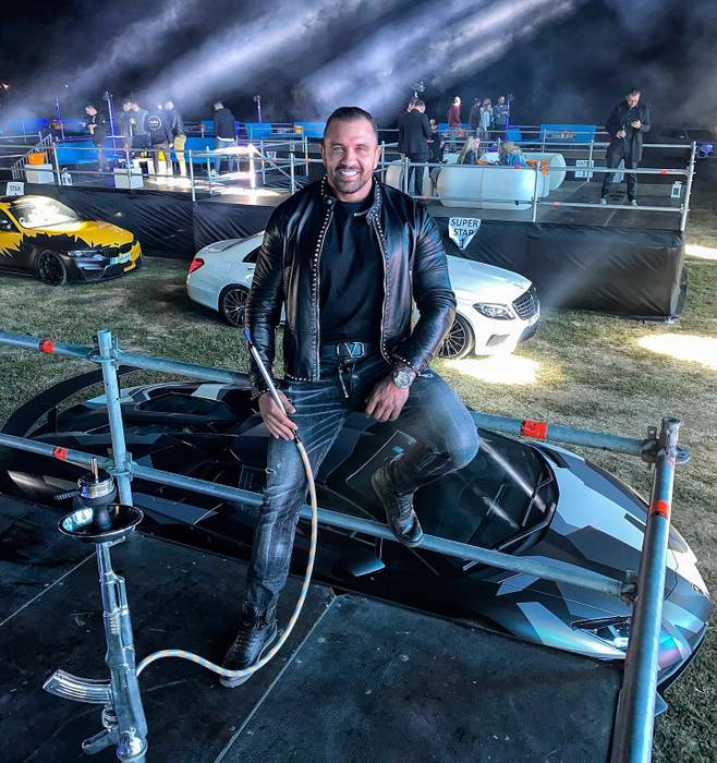 Alex Bodi și-a parcat pe trecerea de pietoni Lamborghini-ul de peste 200.000 de euro. Ce “urgență” avea afaceristului care era însoțit de Bianca Drăgușanu  | VIDEO