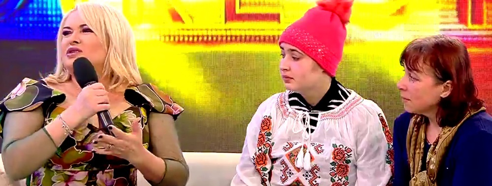 FOTO / Gestul ei i-a făcut pe mulţi să izbucnească în plâns! Ce i-a dăruit Simona Gherghe unei adolescente care suferă de o boală teribilă