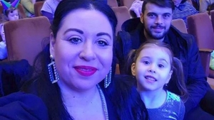 Oana Roman, pusă la zid de internauți, după ce a postat un video cu fetița ei: “Nu dans pe mese și manele“