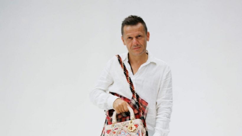 Proverbul românesc inscripționat pe ultima geantă de lux fabricată de Dior. Modelul e un tribut adus prințesei Diana