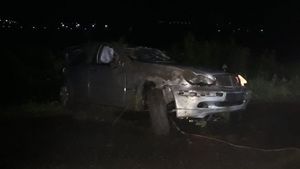 Un tânăr de 22 de ani a murit în Iași după ce a „zburat” cu un Mercedes, într-o curbă