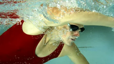 Femeia de 61 de ani care a incercat sa inoate intre Cuba si Florida a renuntat dupa ce i s-a facut rau