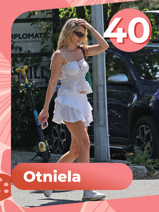 TOP 40 de vedete care au scos „artileria grea” la soare. Cristina Ștefania, Alexia Eram sau Andreea Bălan fac senzație în rochițe mini, mulate chiar și nemachiate