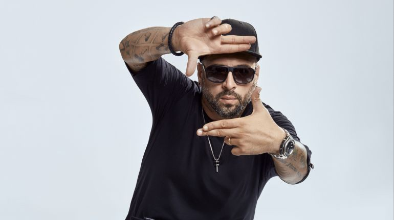 După 20 de ani de muzică, CRBL se reinventează: ”Îmi fac muzica şi o iau de la zero”