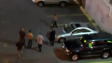 VIDEO Ori este cel mai antrenat sportiv, ori are noroc chior! Cum a reusit un singur barbat sa puna la pamant 4 adversari