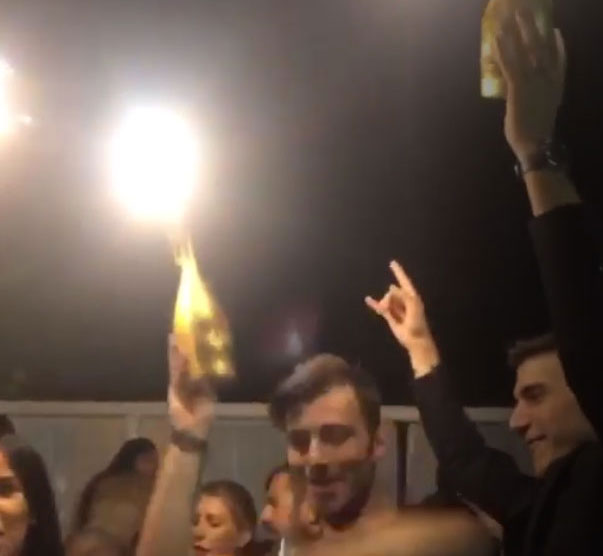 În Mykonos, Alexandru Vanghelie s-a bătut în șampanii Armand de Brignac cu faimosul Dan Bilzerian