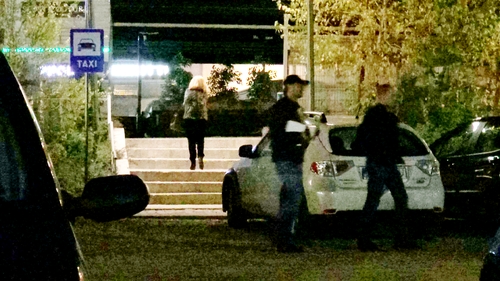 Bat clopotele de nunta pentru Simona Gherghe si iubitul ei. Razvan s-a mutat deja in vila blondei si face cumparaturi pentru casa