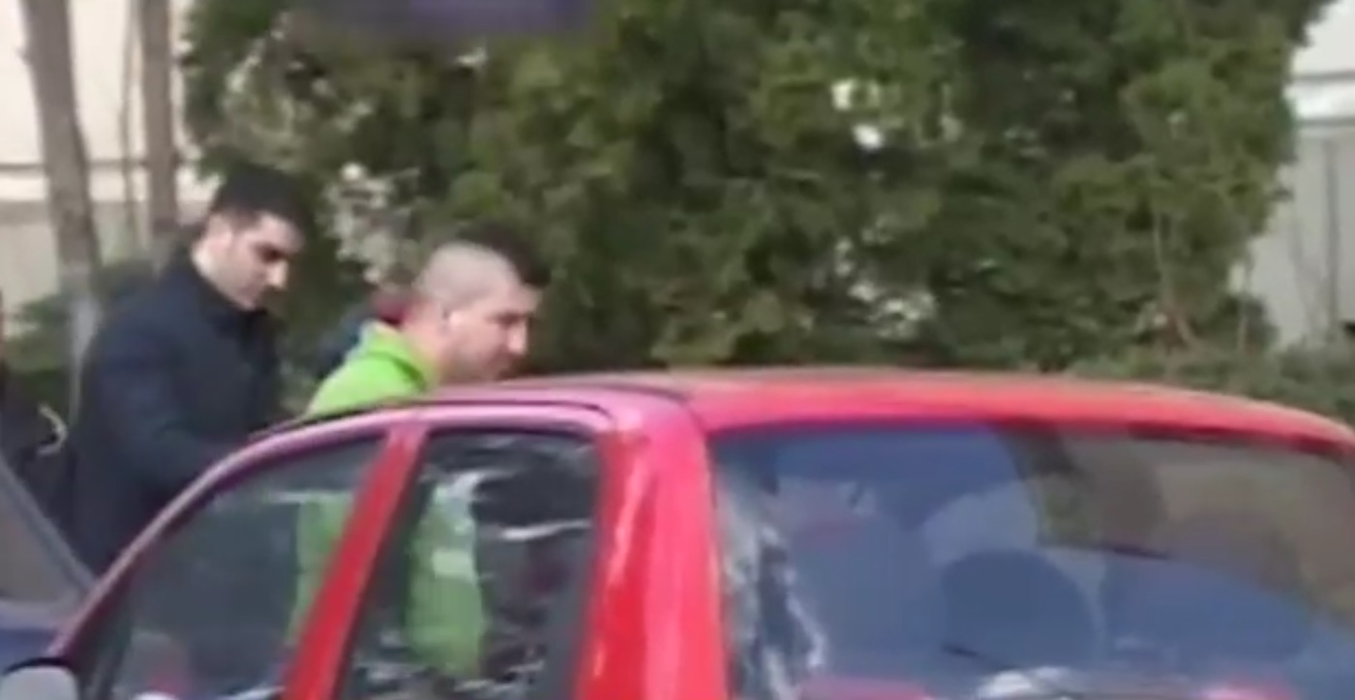 Fiul judecătorilor din Craiova care a provocat un accident mortal a fost reținut! Primele imagini cu adolescentul de 16 ani încătușat