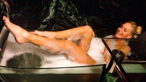 HOT! HOT! HOT! Vica Blochina, imagini super sexy pe plaja! Face yoga in cele mai provocatoare pozitii