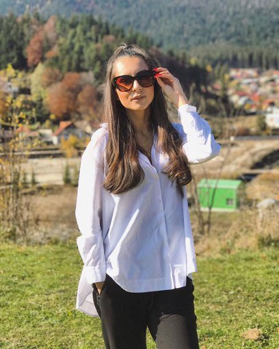 Ada este studentă la o facultate din Bucureşti