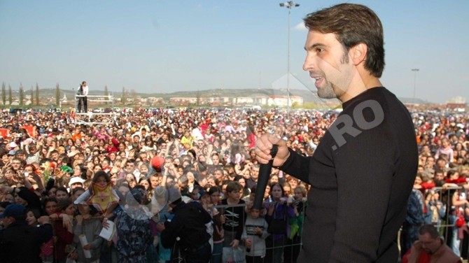 Alexandru Papadopol, terorizat de admiratoare in miez de noapte!  "Dupa 'Numai iubirea' a trebuit sa-mi dau telefonul la secret"