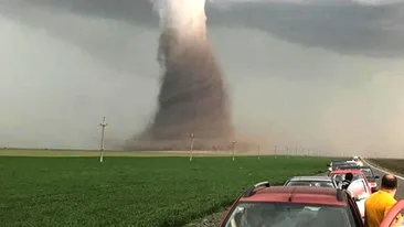 Guvernul a făcut anunțul! Se vor acorda ajutoare de urgență pentru familiile cu gospodăriile distruse de tornadă