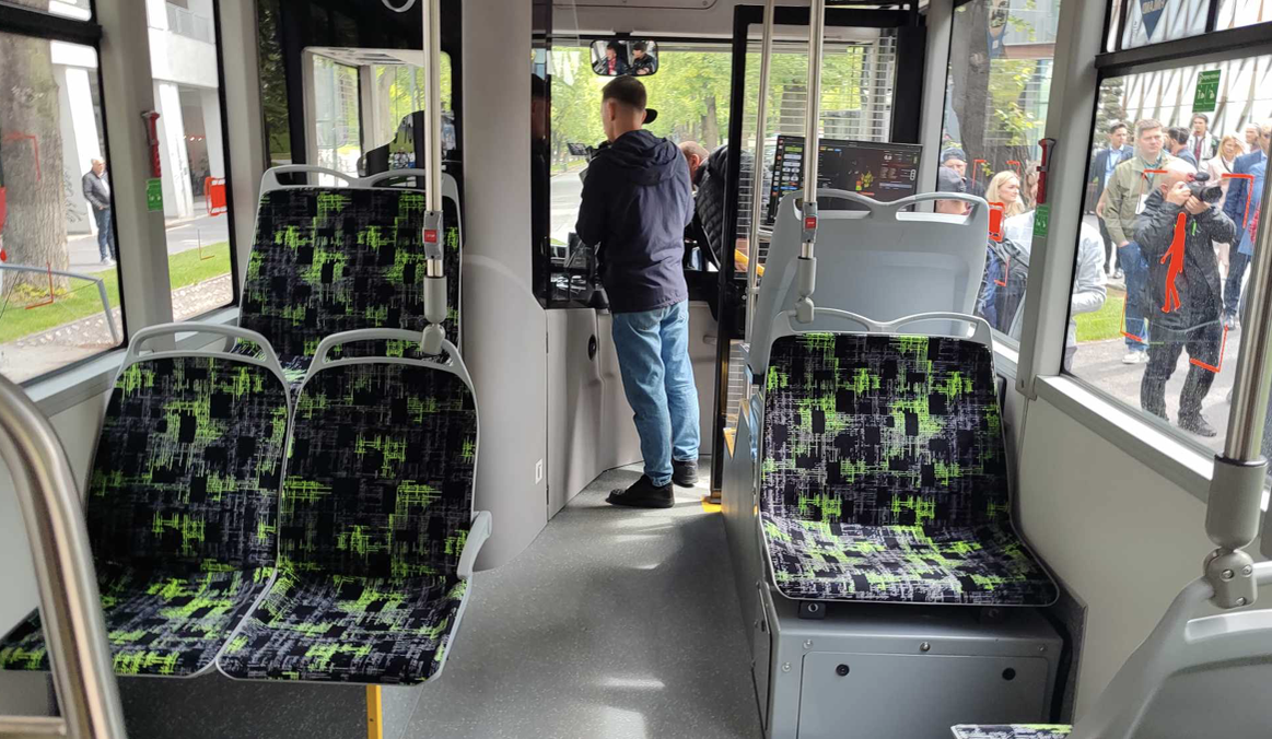 Emil Boc a testat primul autobuz fără șofer, în Cluj! Momentul istoric s-a viralizat rapid