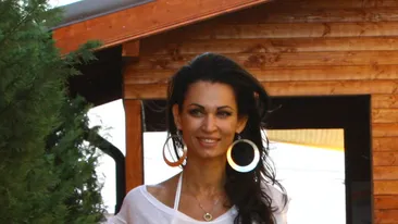 Nicoleta Luciu, atingeri interzise cu o femeie! Vezi ce urare senzuala i-a facut unei prietene de ziua ei!