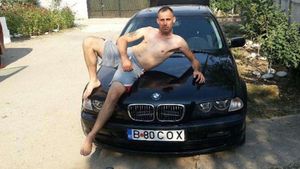 Anunţul acestui bucureştean a stârnit hohote de râs! Metoda inedită prin care vrea să-şi vândă BMW-ul 