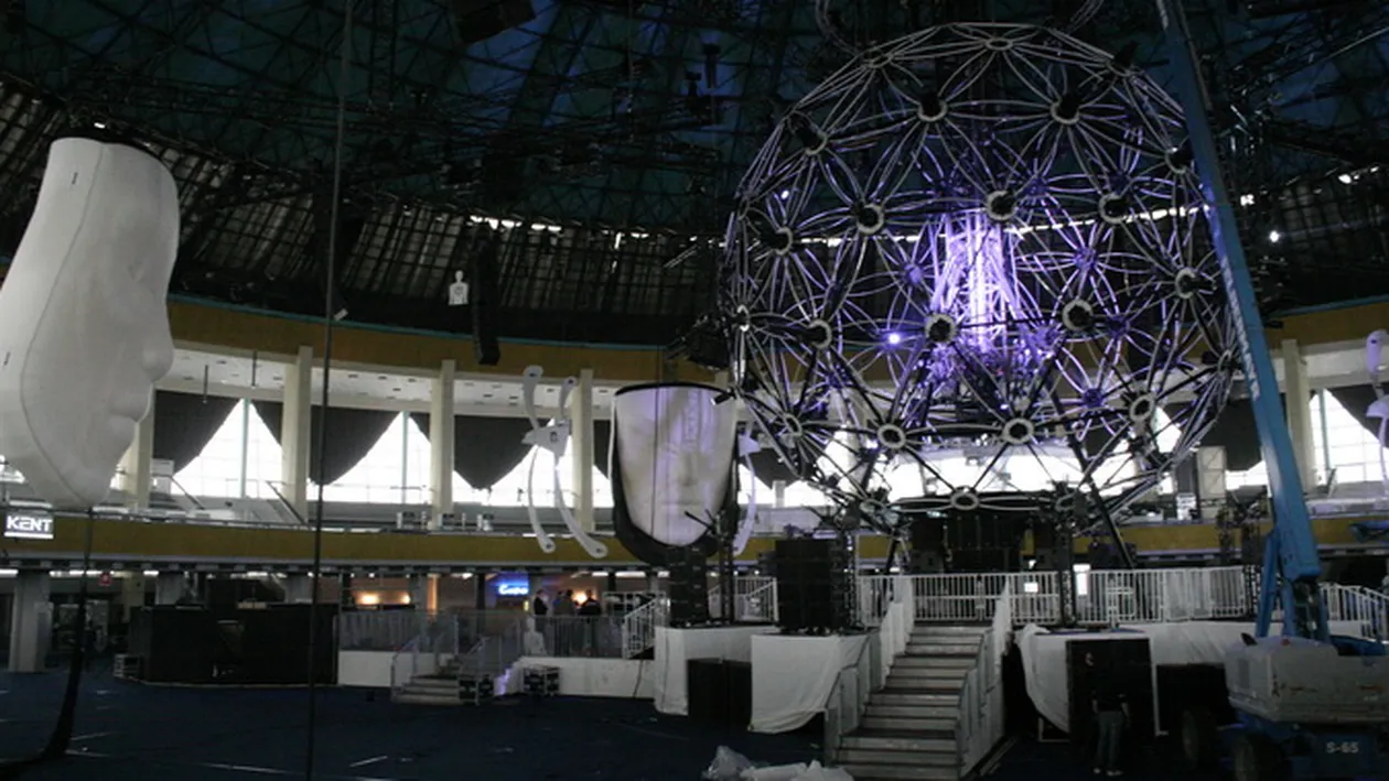 Sensation White, gata de start. Se fac ultimele pregatiri la Romexpo! Uite cum arata locul unde se vor distra invitatii in alb!