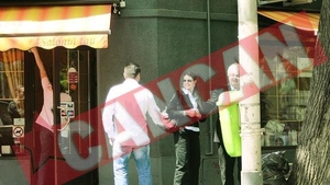 Jean Valvis tine consiliu de familie la un restaurant japonez