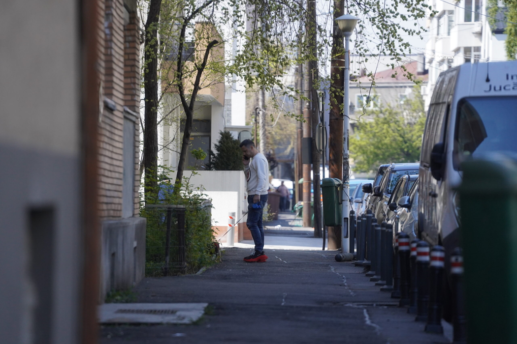 Flick își face "încălzirea" cu patrupedul! (Foto: CANCAN.RO)