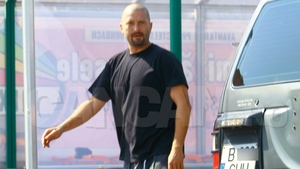 CHELOO s-a făcut băiat bun... de cărucior! Imagini inedite cu artistul!