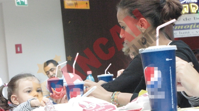 Desiree si-a dus fetita la fast-food