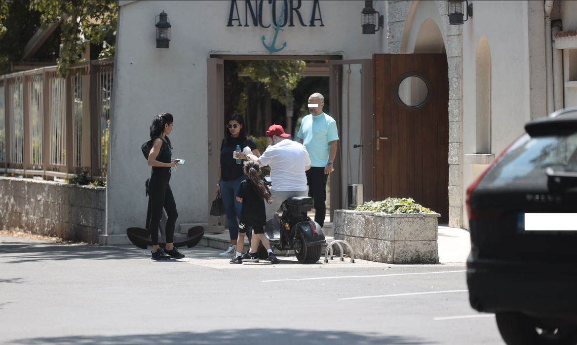 Florin Salam, așa cum nu l-a mai văzut nimeni niciodată! Imagini de Colecție cu ”Regele”, într-o ipostază total nouă pentru public