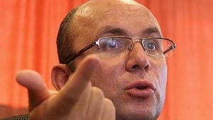 COZMIN GUŞĂ dezvăluie cum s-au purtat negocierile între DENISE RIFAI şi ALINA GORGHIU. ”Să se aştepte ca urâtele şi bărbaţii frustraţi…”