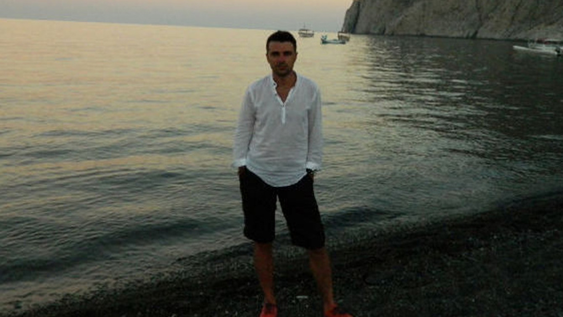 Cornel Ilie, de la Vunk, s-a rasfatat in vacanta in Santorini!