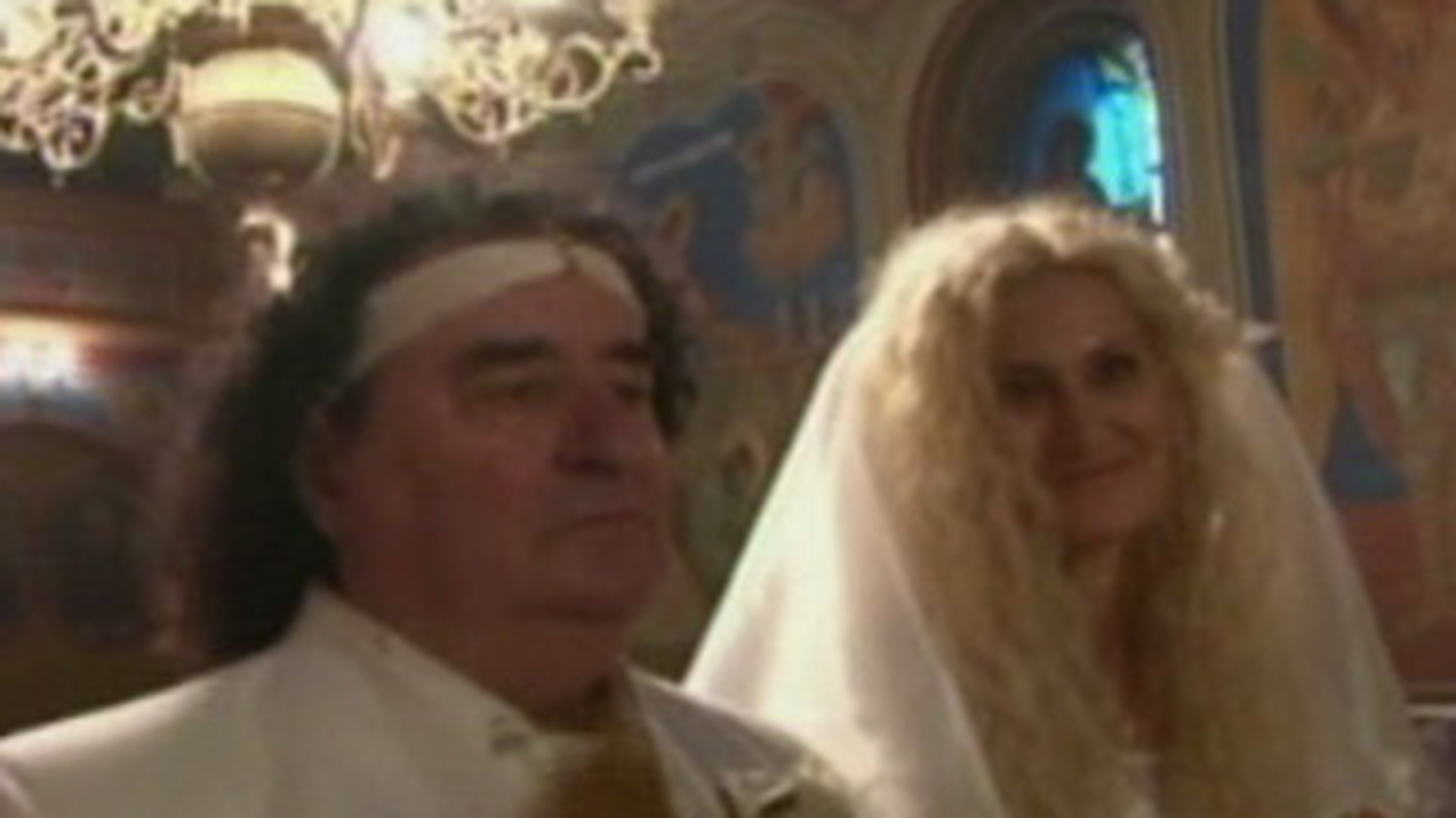Marian Nistor s-a insurat in secret, a avut doar 4 invitati si nici la altar n-a renuntat la bentita! Uite imagini de la nunta!