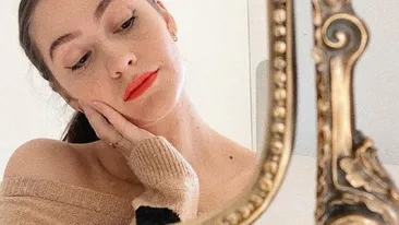 A ales familia în locul unei cariere. Povestea Alexiei, tânăra care trăiește o viață specifică anilor 1950