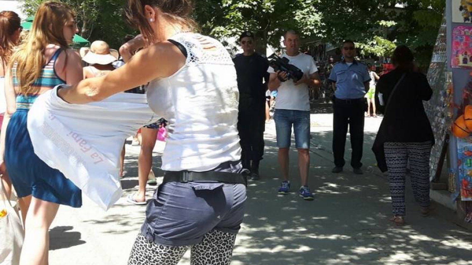 Poliţiştii din Eforie sunt în alertă! O femeie ameninţă că-şi dă foc