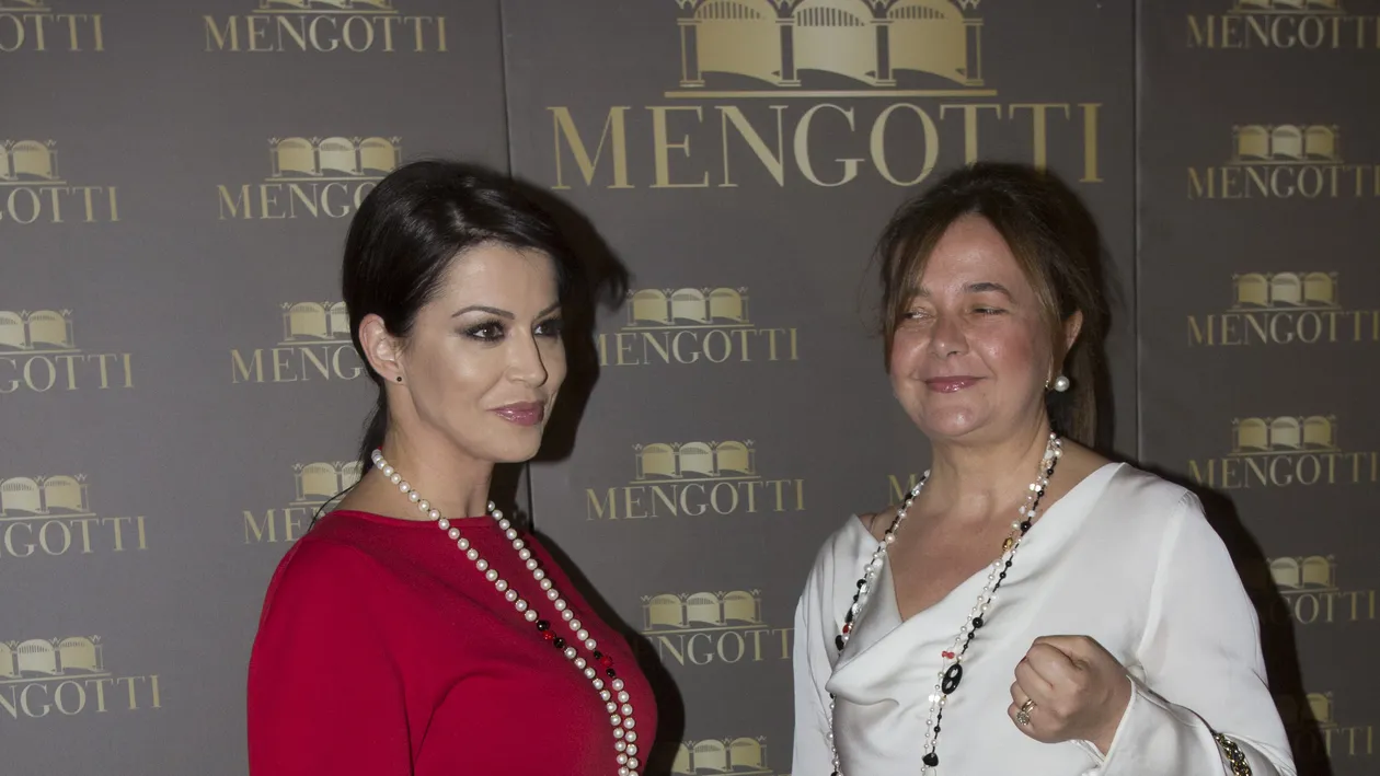 Aparitie absolut neasteptata la un eveniment monden cu staif! Patruleasa a imbracat o rochie cu cel putin doua numere mai mari!