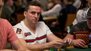 Exclusivitate. Măcel la ziua legendei jocurilor de noroc din România! S-au bătut cu scaunele şi… Celebrul pokerist Toni Judeţ e amestecat în scandal!