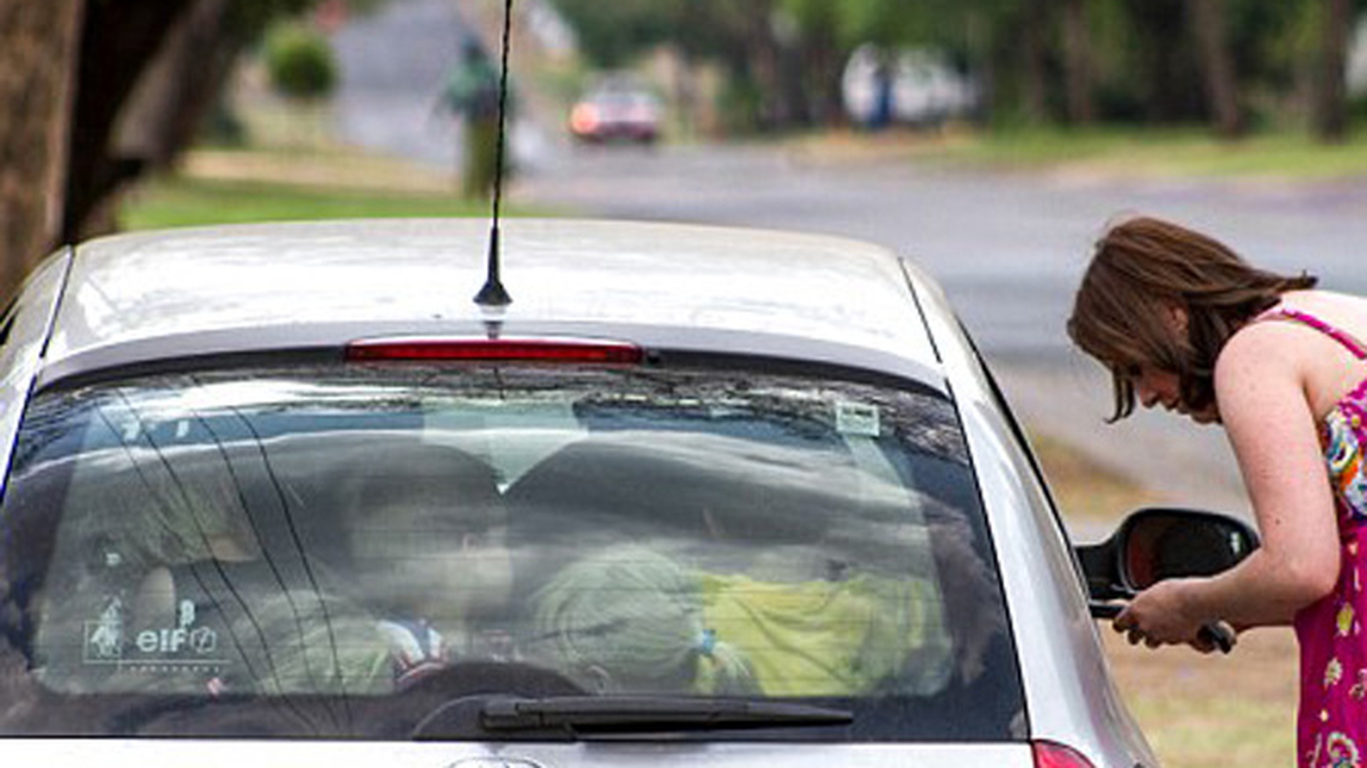 Ce nebunie! O profesoara din Africa de Sud a fost amendata pentru ca avea masina prea plina! N-o sa-ti vina sa crezi cati copii transporta de fapt femeia!