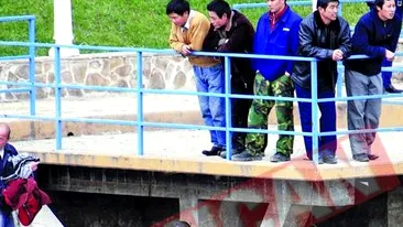 Chinezii se spala in Lacul Herastrau