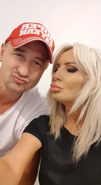 Daniela Gyorfi, fără lenjerie intimă în pat!