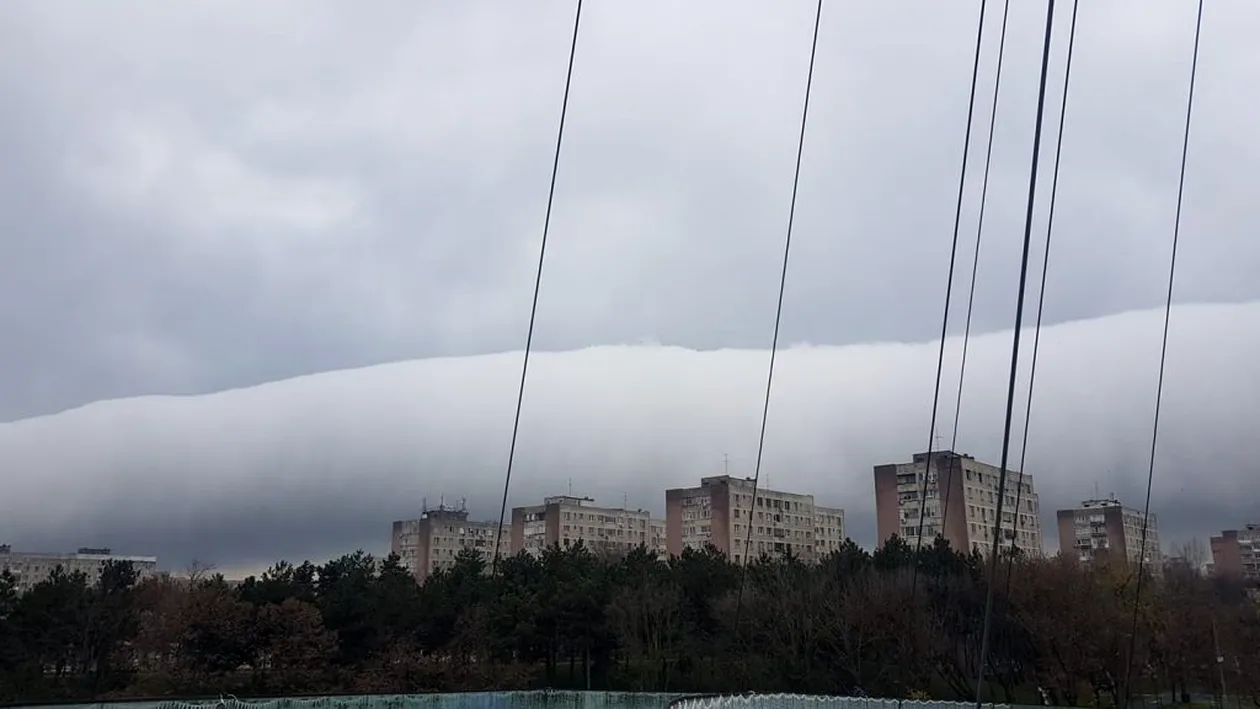 Fenomen straniu în București! Ce a apărut pe cer. VIDEO
