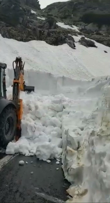 Zăpadă de 6 metri în România, la finalul lunii mai | VIDEO